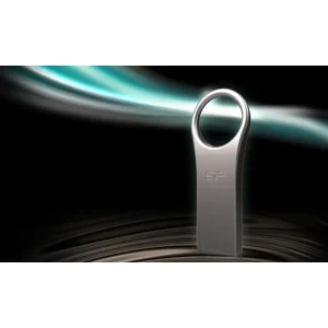 فلش مموری 32 گیگابایت سیلیکون پاور مدل Jewel J80 با بدنه آلیاژ روی مقاوم در برابر آب، طراحی بدون درپوش و حلقه اتصال به جاکلیدی