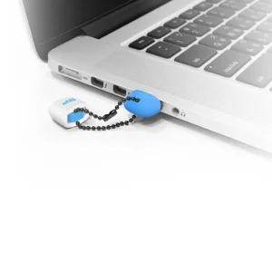 فلش مموری 64 گیگابایت سیلیکون پاور مدل Touch T07 با رابط USB 2.0 Type-A، طراحی درپوش‌دار و بدنه سیلیکونی