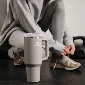 ماگ استنلی مدل Quencher Tumbler H2.0 کد 40oz گنجایش 1.18 لیتر