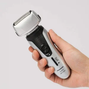 ماشین اصلاح موی صورت پاناسونیک مدل ES-RF31 با قابلیت اصلاح خشک و مرطوب، تنظیم خودکار سرعت موتور، چهار تیغه، حرکت سری در چند جهت، تیغه از آلیاژ نقره و استیل ضد زنگ، باتری قابل شارژ، مقاوم در برابر آب و لغزش