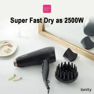 سشوار حرفه‌ای پاناسونیک مدل EH-NE86 با موتور AC قدرتمند 2300 وات، فناوری تولید یون دائمی، سنسور کنترل گرما، شات سرد، طراحی ارگونومیک، تنظیم حرارت و سرعت دو حالته، دارای نازل حجم‌دهنده و وزن 470 گرم
