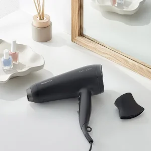 سشوار خانگی 2300 وات پاناسونیک مدل EH-NE85، موتور AC، وزن 460 گرم، دارای سری متمرکز‌کننده باریک با ویژگی صاف‌کنندگی، با قابلیت فناوری تولید یون
