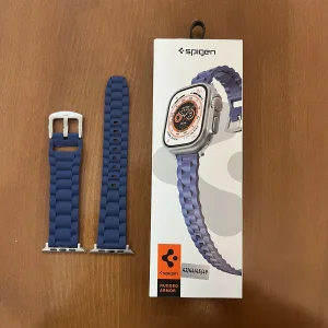 بند اسپیگن مدل Rugged Armor مناسب برای اپل واچ 42 / 44 / 45 / 49 میلی متری