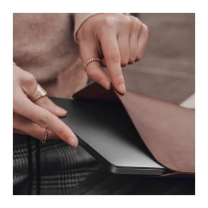 کاور لپ تاپ سندمارک مدل Pro Leather مناسب برای لپ تاپ مک بوک 16 اینچی