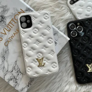کاور اپیکوی طرح LV مناسب برای گوشی موبایل اپل iPhone 11 Pro