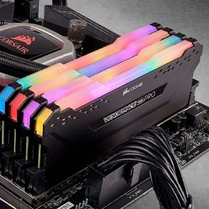 رم دسکتاپ کورسیر مدل VENGEANCE RGB PRO DDR4 دو کاناله ظرفیت 64 گیگابایت سرعت 3200 مگاهرتز تایمینگ CL16 با سیستم خنک‌کننده هیت‌سینک
