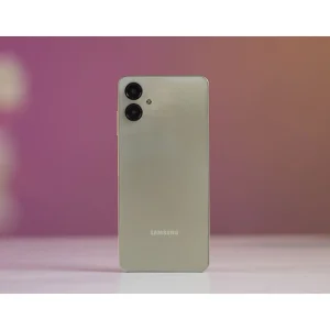گوشی سامسونگ Galaxy A06 5G دو سیم کارت 128 گیگابایت و رم 4 گیگابایت - به همراه  به همراه شارژر 25 وات سامسونگ، 2 عدد کاور و 1 عدد محافظ صفحه نمایش