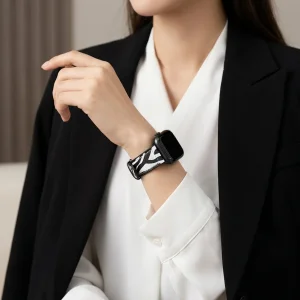 بند آکوآرا مدل Zebra Leather مناسب برای اپل واچ 38/40/41 میلیمتری سری SE/1/2/3/4/5/6/7/8/9
