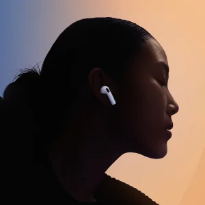 هدفون توگوشی بلوتوثی اپل مدل Airpods 5 Wireless Charging Case با حذف نویز فعال، حالت شفافیت و استاندارد IP57
