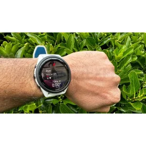 ساعت هوشمند 46 میلی‌متری گارمین مدل Forerunner 265 با بند سیلیکونی، سازگار با سیستم عامل Android و iOS