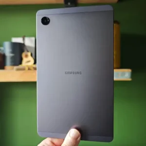 تبلت 8.7 اینچ سامسونگ مدل Galaxy Tab A11 Wi-Fi، ظرفیت 128 گیگابایت و رم 8 گیگابایت، رزولوشن دوربین 8 مگاپیکسل به همراه شارژر دیواری 25 وات سامسونگ مدل T2510