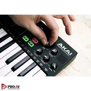 MPK_MINI_PLAY_12.jpg
