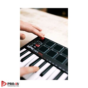 MPK_MINI_PLAY_7.jpg