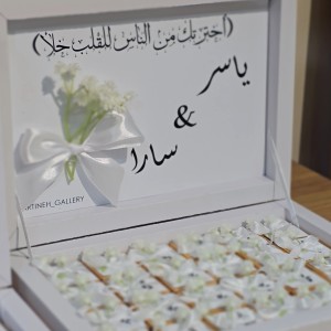 باکس شکلات با دیزاین گل سفید