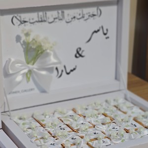 باکس شکلات با دیزاین گل قرمز
