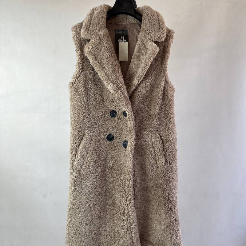 پالتو بدون آستین خزدار کرم رنگ زنانه با طراحی متفاوت و مدرن