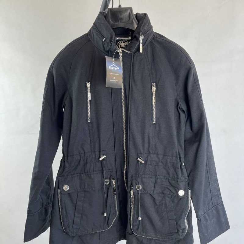 کاپشن زنانه مشکی مدل چریکی با جیب‌های زیپ‌دار و طراحی اسپرت