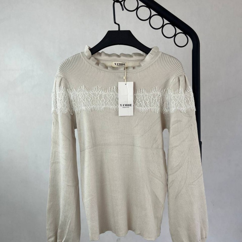 بلوز زنانه کرم با دامن توری ظریف و شیک