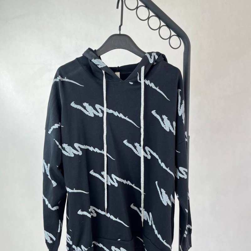 سویشرت مشکی با طرح گرافیکی - استایل شیک و اسپرت