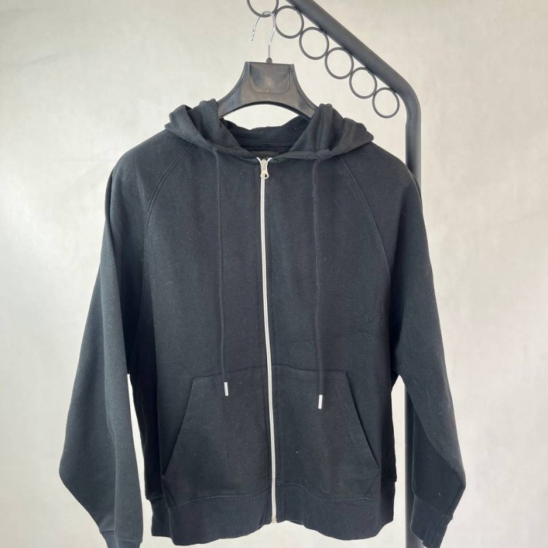 سویشرت زیپ‌دار مشکی استایل راحت و کاربردی