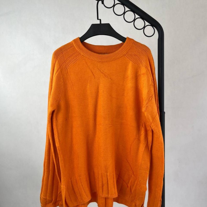 پلیور بافتنی زرد زنانه با طراحی بافت متفاوت مناسب برای استایل‌های روزمره