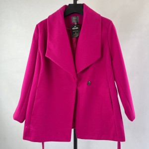 پالتو صورتی کوتاه زنانه با دو دکمه و یقه باز