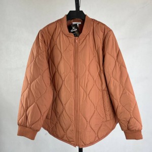 کاپشن زنانه نارنجی زیپ‌دار و طراحی ساده و راحت