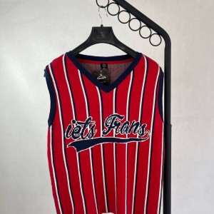 تیشرت زنانه بدون آستین قرمز راه‌راه با طراحی اسپرت