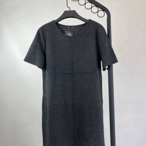 لباس زنانه خاکی کوتاه – استایلی ساده و شیک برای روزهای گرم