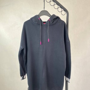 سویشرت مشکی با نوشته "WORK SWEAT ACHIEVE REPEAT"