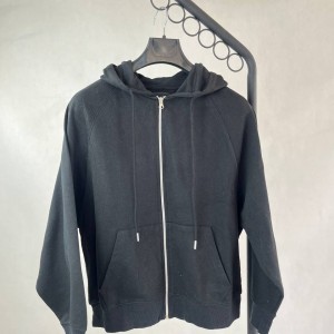 سویشرت زیپ‌دار مشکی استایل راحت و کاربردی