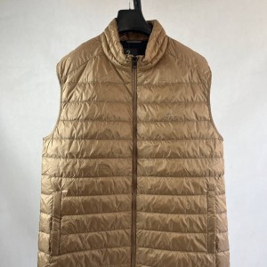 جلیقه مردانه طلایی پفی سبک زیپ‌دار برند GANT