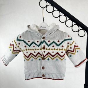 بافت کلاه‌دار طوسی با طرح اسکاندیناوی برند Nutmeg