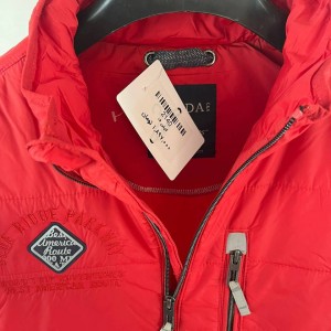 جلیقه مردانه قرمز پفی زیپ‌دار یقه‌بلند