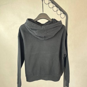 سویشرت مشکی استایل شیک و کاربردی