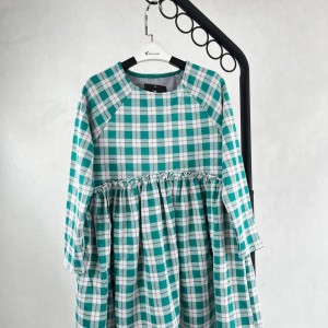 پیراهن بچگانه چهارخونه سبز و سفید