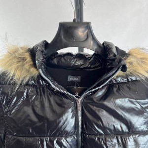 کاپشن زنانه مشکی براق با خز دور کلاه برند STUDIO