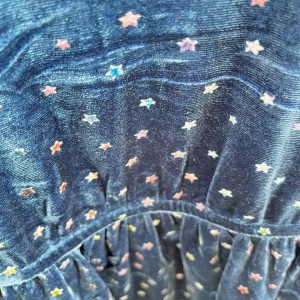 نمای نزدیک از پارچه پیراهن