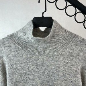 پلیور یقه نیم‌اسکی