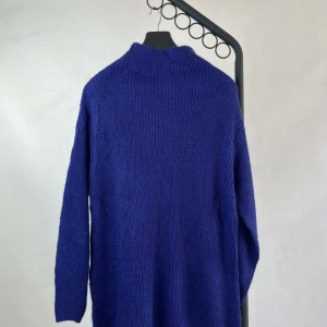 نمای پشت بافت زنانه آبی