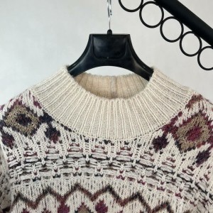 نمایی از یقه لباس