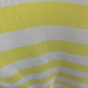 نمای نزدیک از جنس لباس