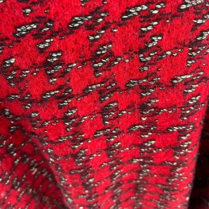 نمایی از نزدیک از جنس و بافت لباس