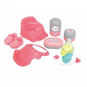 عروسک با صندلی غذا