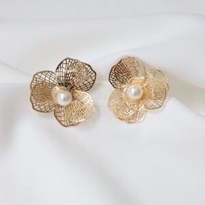 گوشواره طرح گل فلزی مدلEa9016