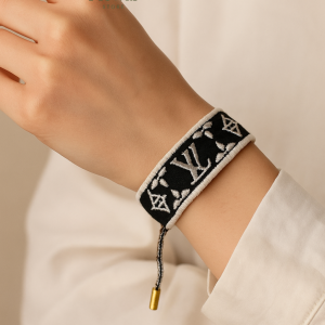 دستبند پارچه‌ای «LV» لویی ویتون