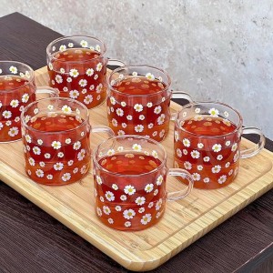 ماگ‌های شیشه‌ای گل بابونه