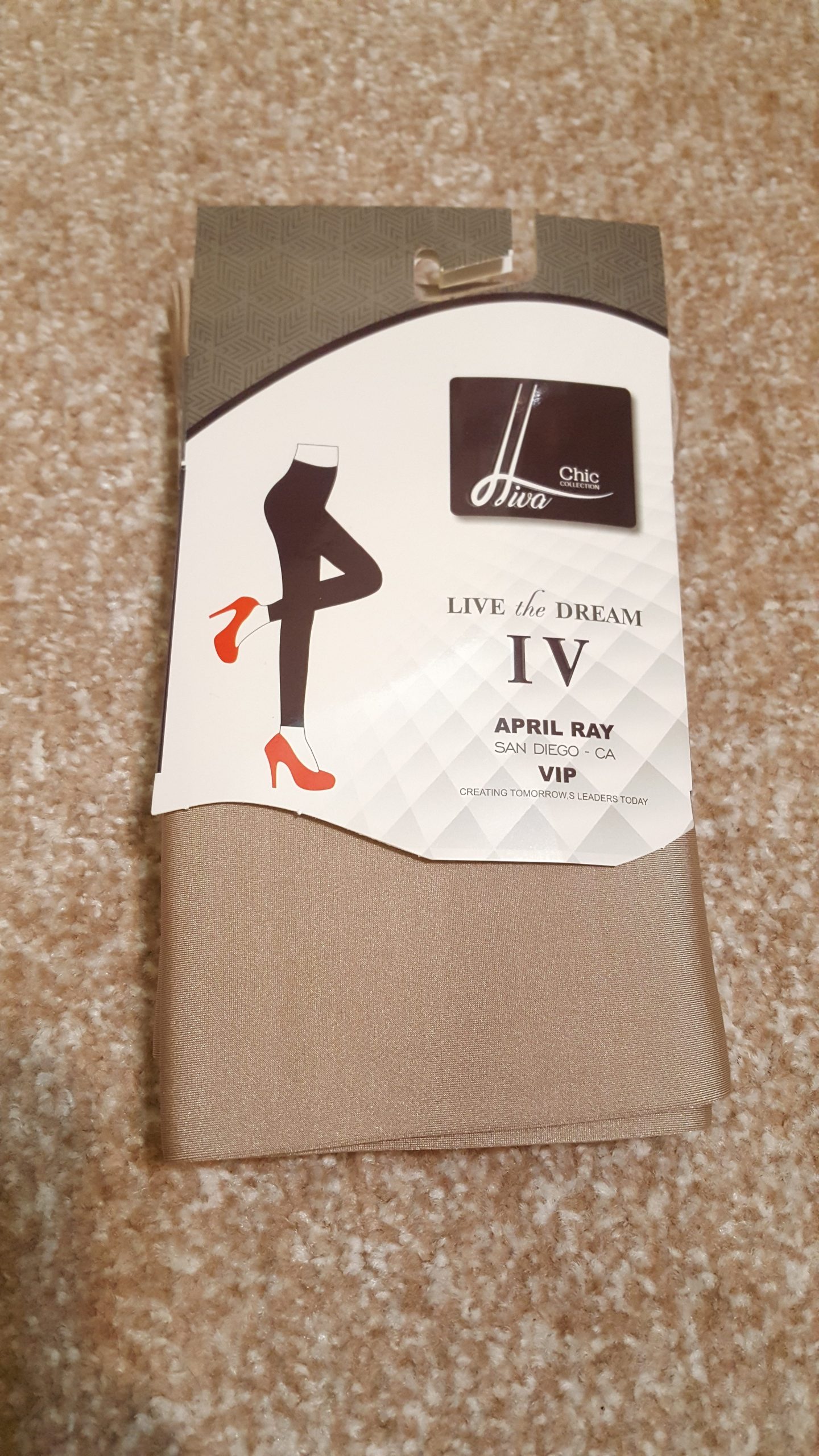 شلوارک براق بالا زانو بژ