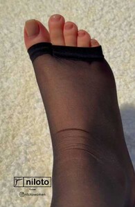 جوراب-شلواری-شیشه-ای-دکلته-مشکی