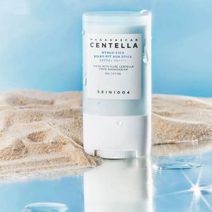 ضد آفتاب استیکی سنتلا اصل کره برند اسکین 1004 با SPF50 مدل Hyalu Cica Silky